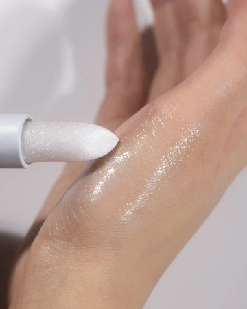 Увлажняющий бальзам для губ с блестками Glacier Vegan Lip Balm No.1 Snow Frost