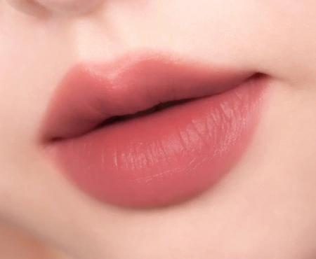 Тинт для губ с матовым финишем Luv Hug VelvetTint NO.6 OUR